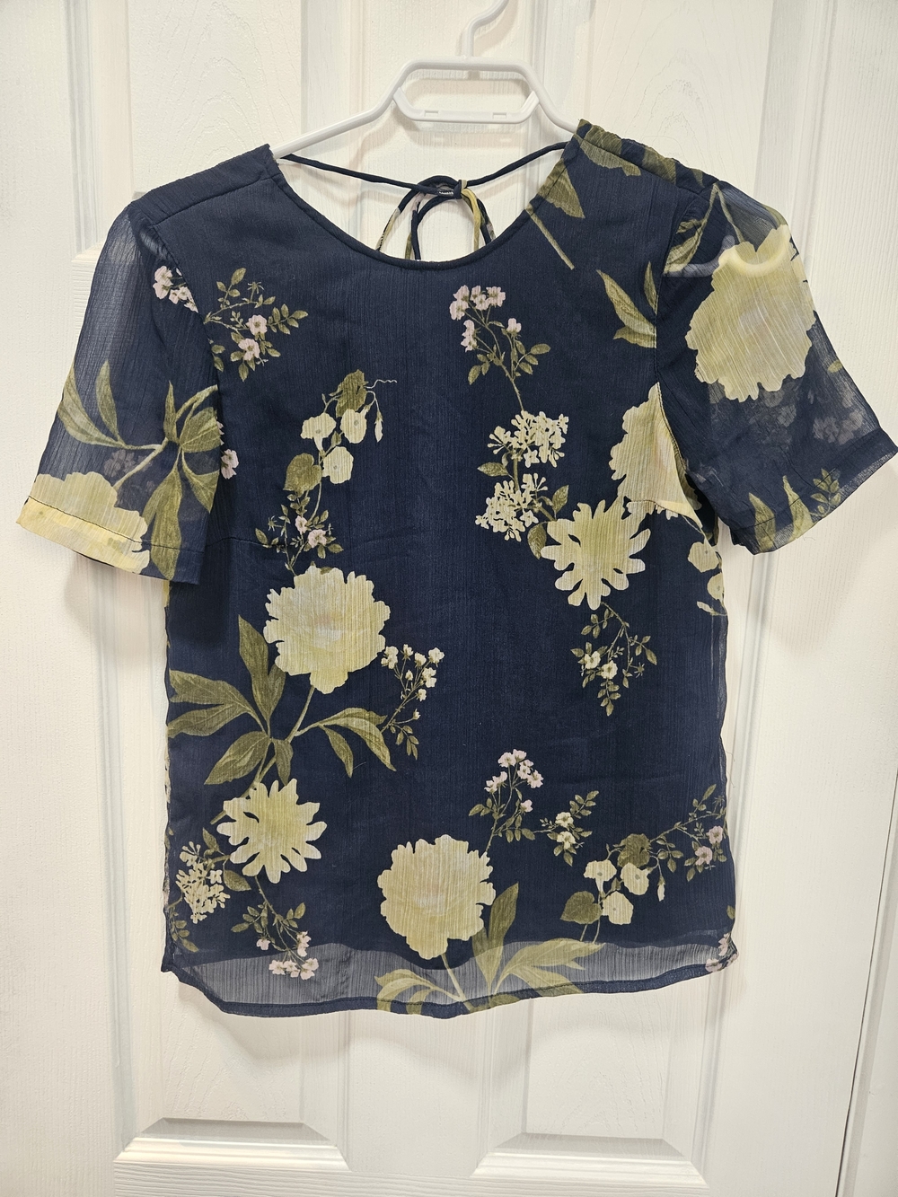 Women’s Navy Floral Short Sleeve Top